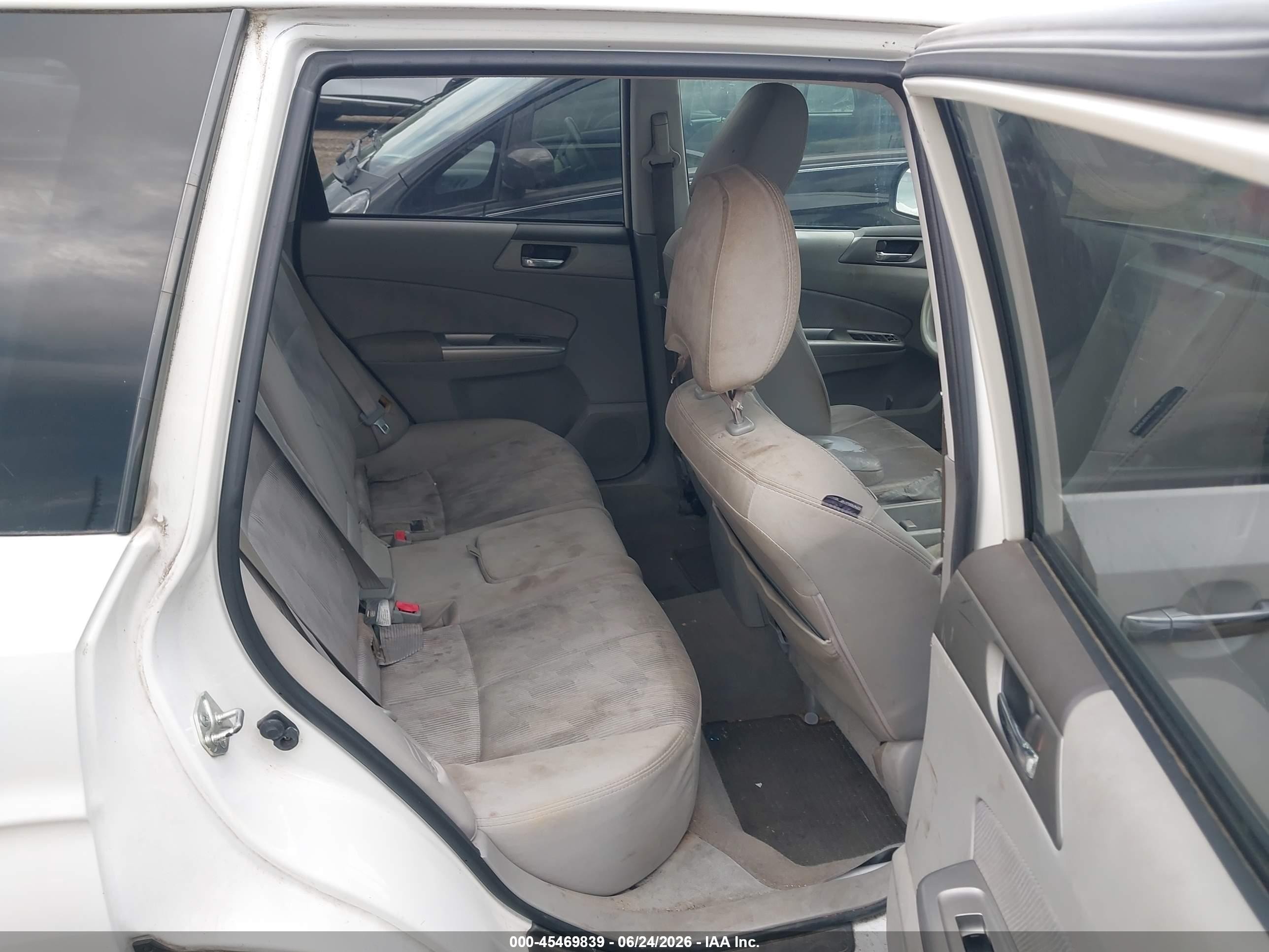 2010 Subaru Forester 2.5x Premium White vin: JF2SH6CC3AH794314
