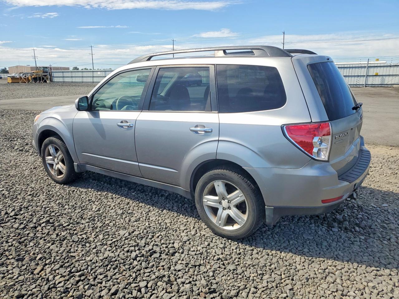 2010 Subaru Forester 2.5x Premium Silver vin: JF2SH6CC3AH908053
