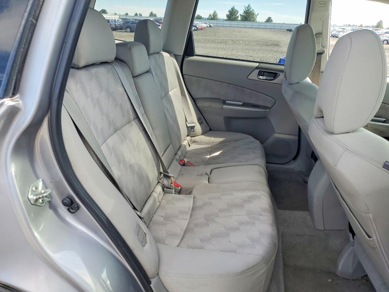 2010 Subaru Forester 2.5x Premium Silver vin: JF2SH6CC3AH908053
