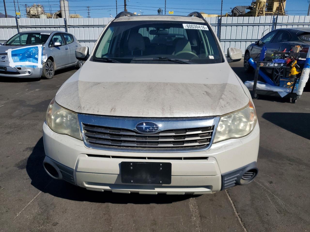 2010 Subaru Forester 2.5x Premium White vin: JF2SH6CC4AG717540