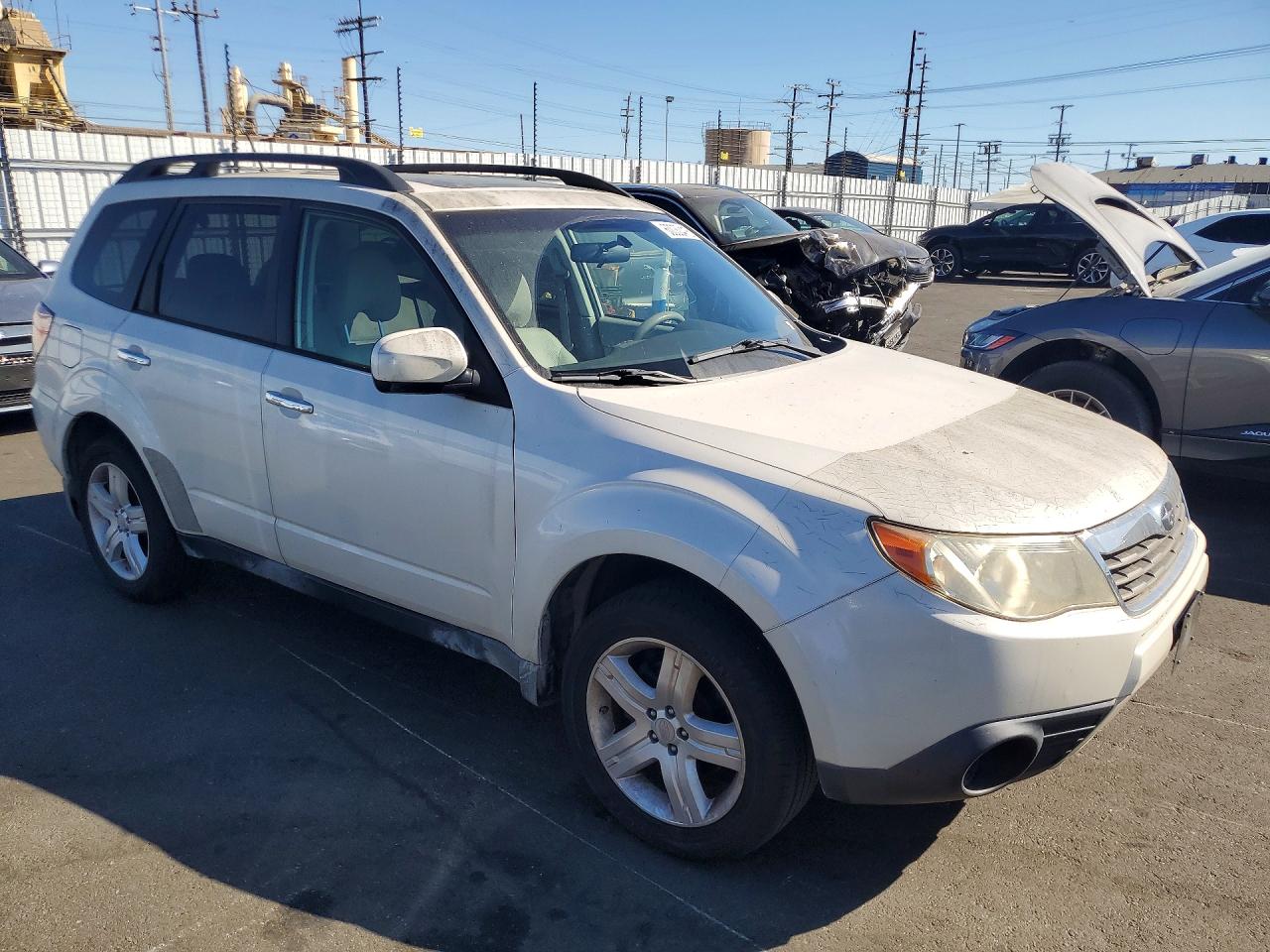 2010 Subaru Forester 2.5x Premium White vin: JF2SH6CC4AG717540