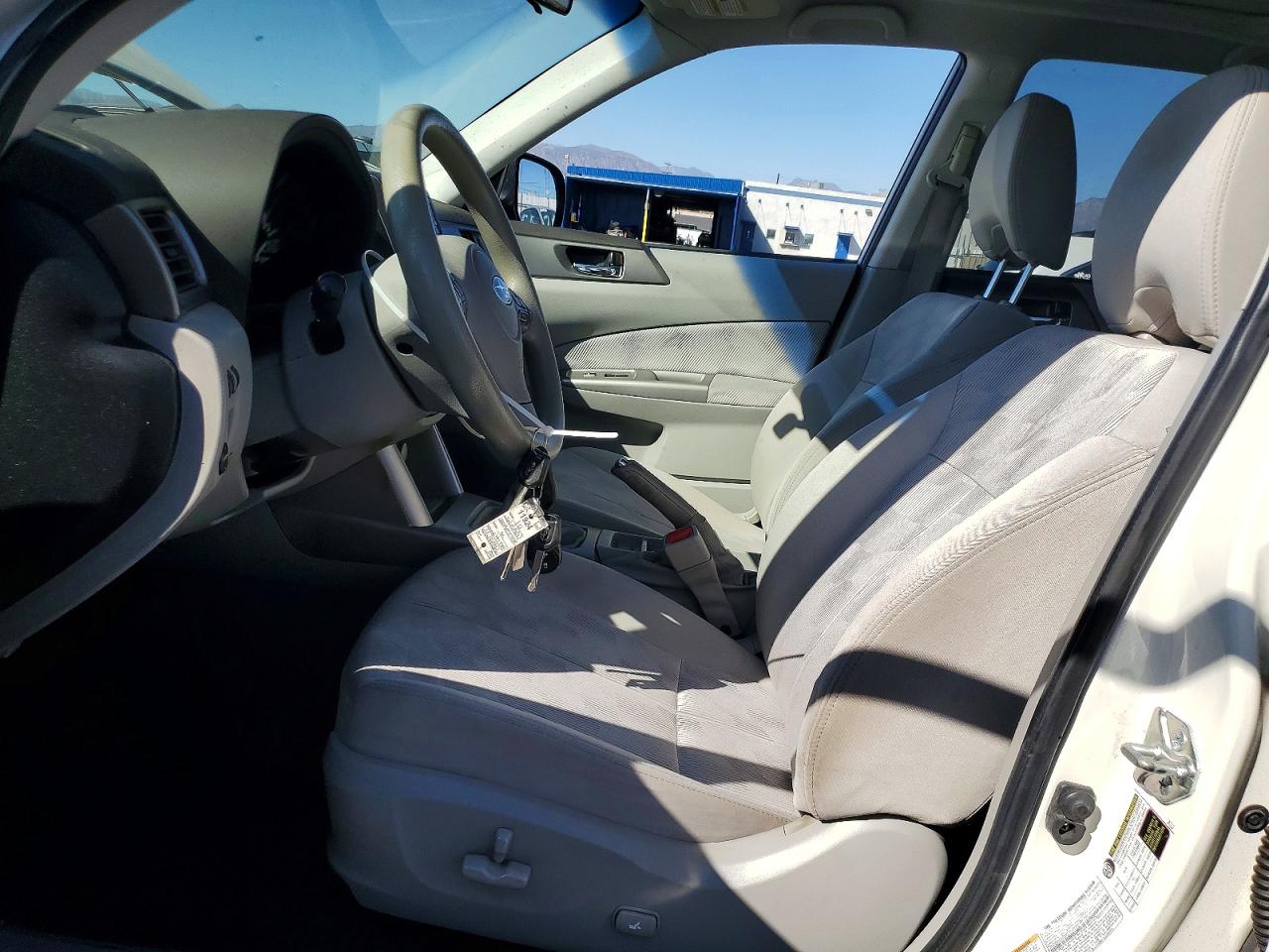 2010 Subaru Forester 2.5x Premium White vin: JF2SH6CC4AG717540