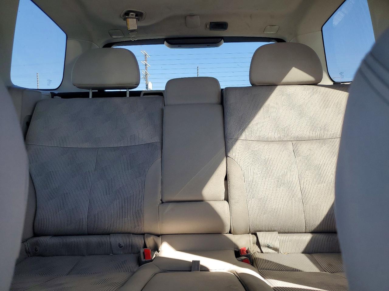 2010 Subaru Forester 2.5x Premium White vin: JF2SH6CC4AG717540