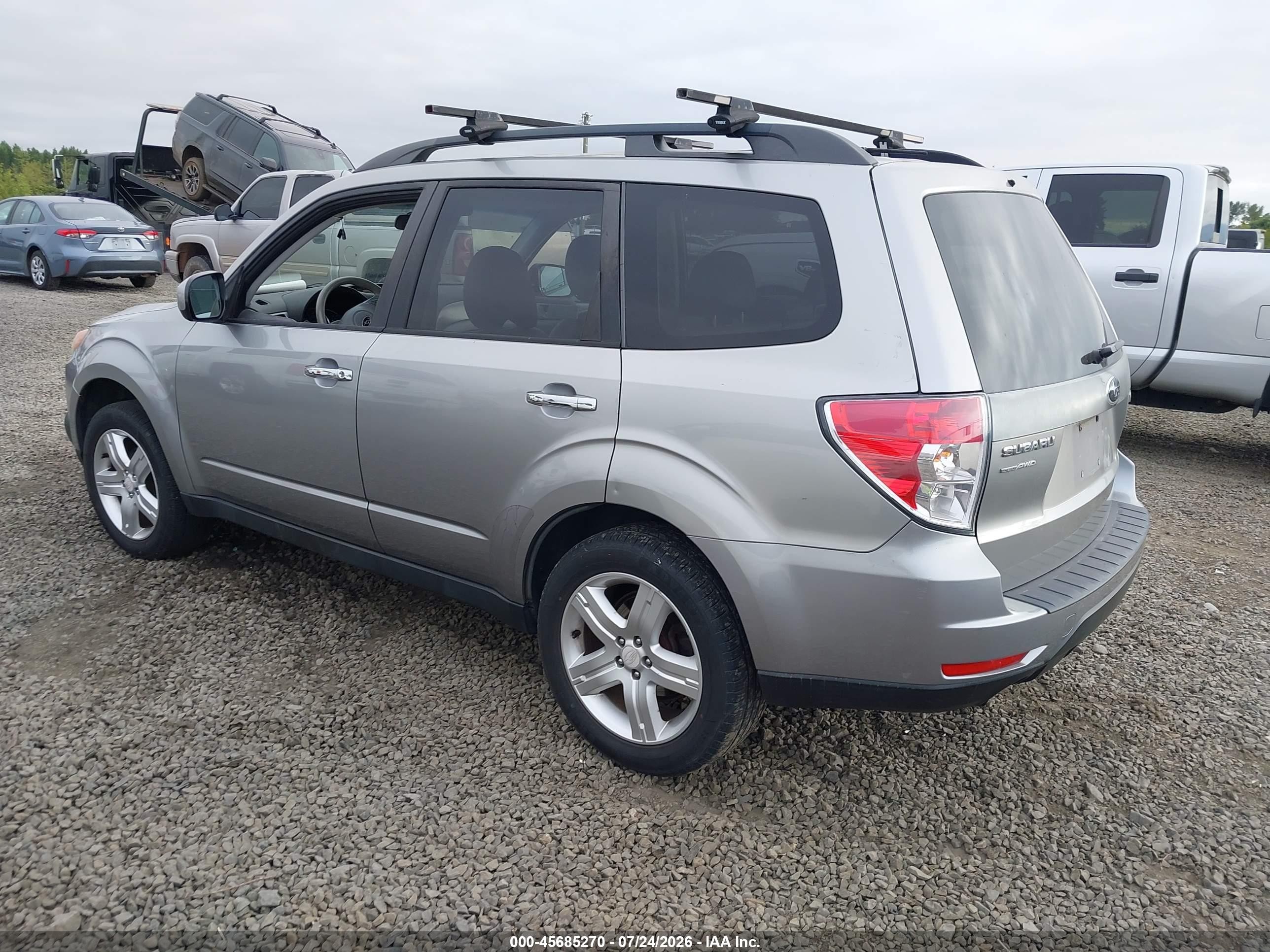 2010 Subaru Forester 2.5x Premium Silver vin: JF2SH6CC4AG801969