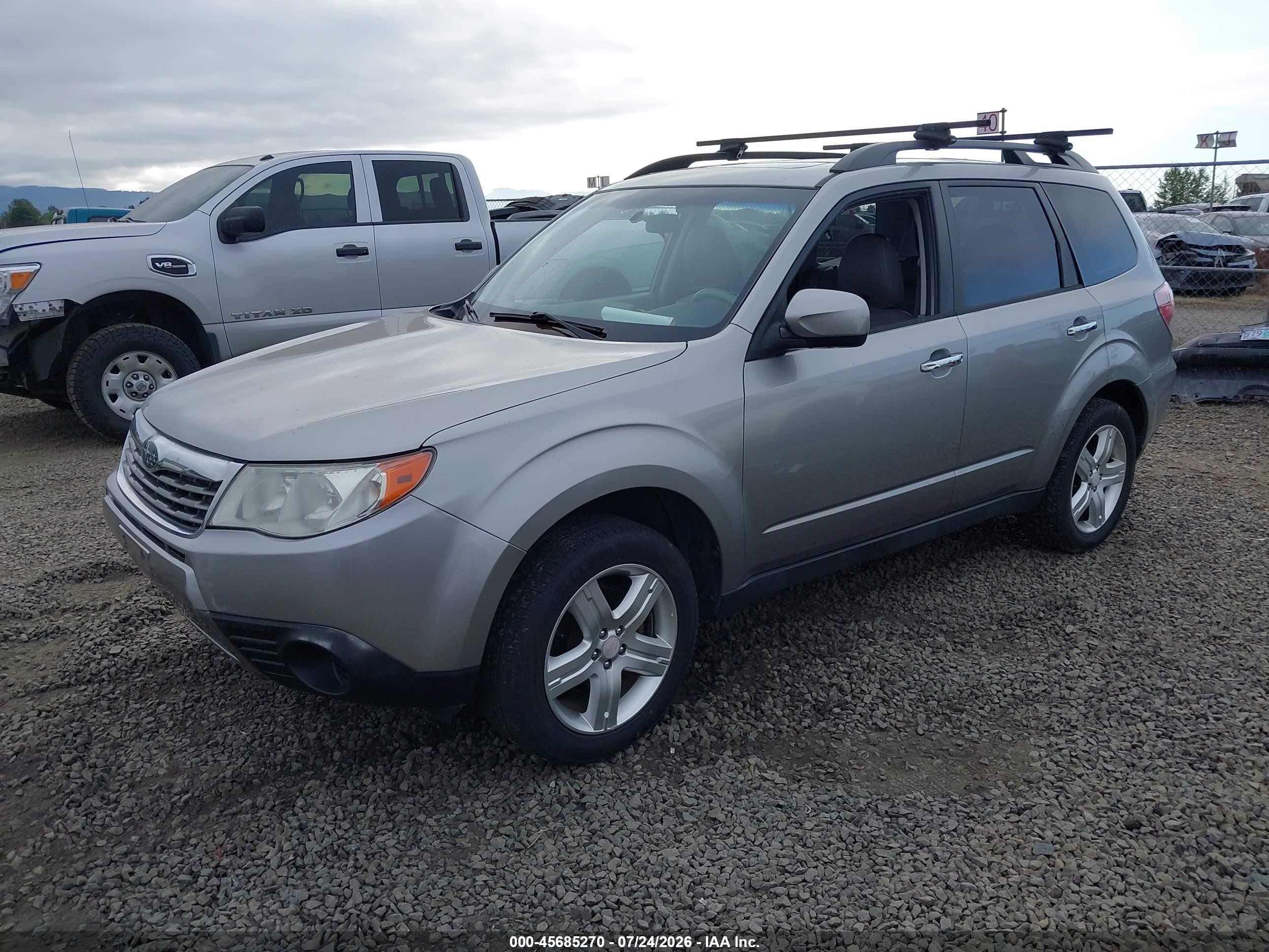 2010 Subaru Forester 2.5x Premium Silver vin: JF2SH6CC4AG801969