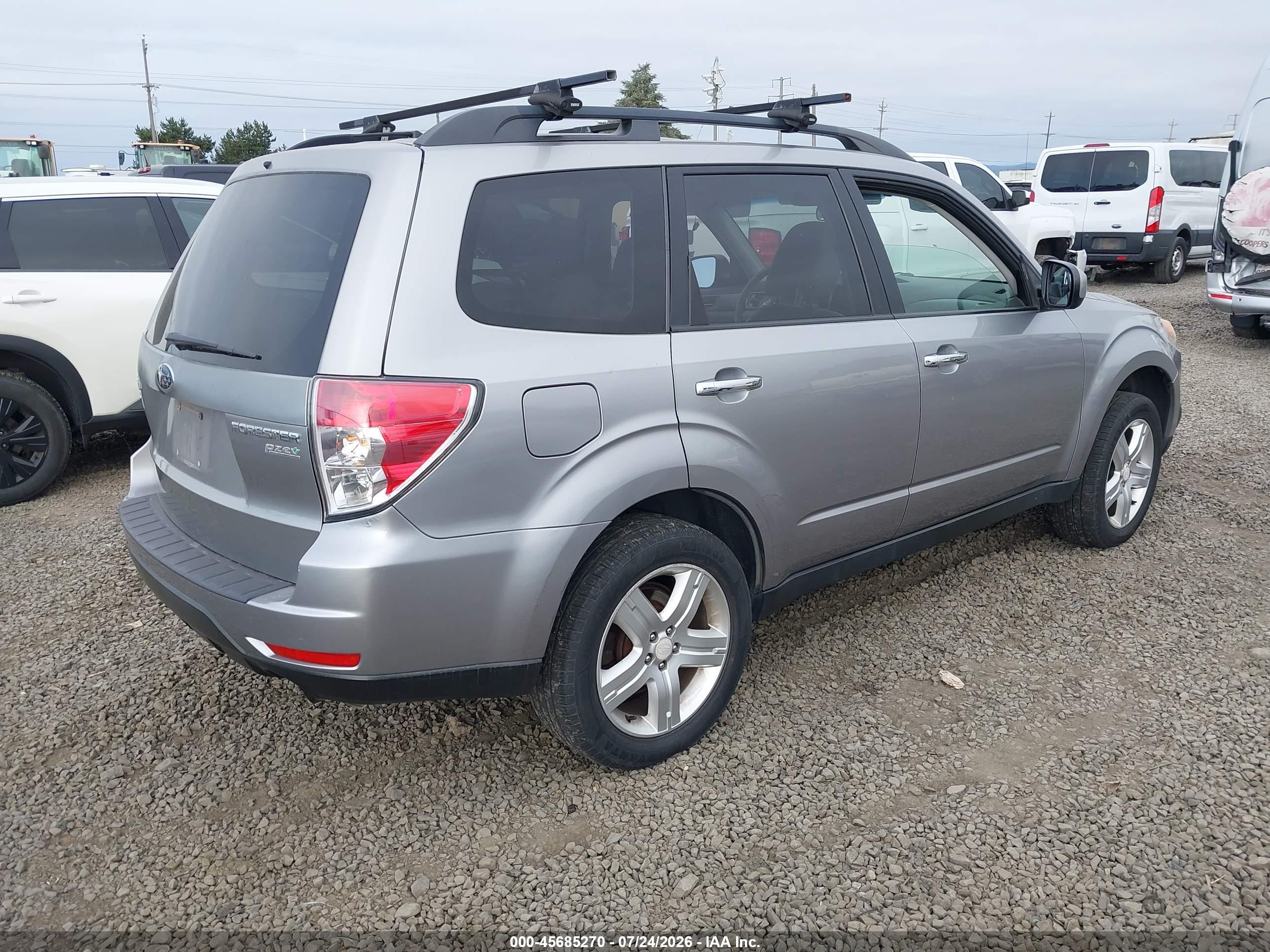 2010 Subaru Forester 2.5x Premium Silver vin: JF2SH6CC4AG801969