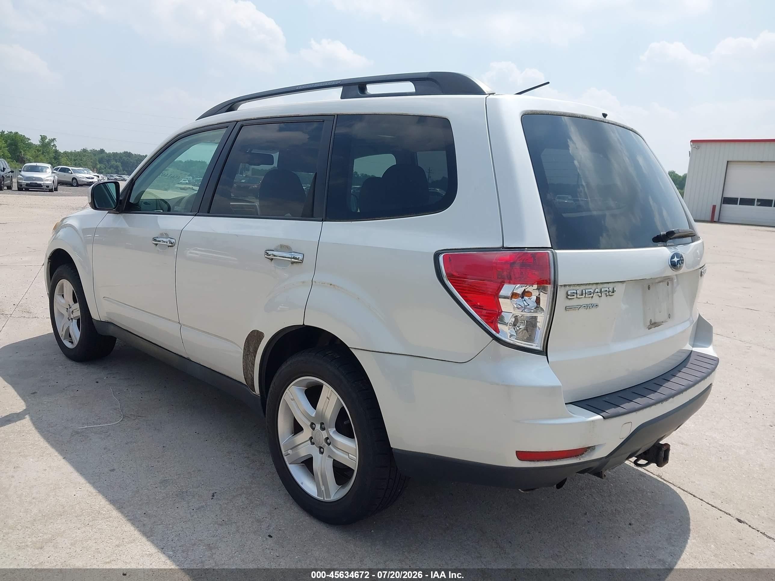 2010 Subaru Forester 2.5x Premium White vin: JF2SH6CC4AH701297