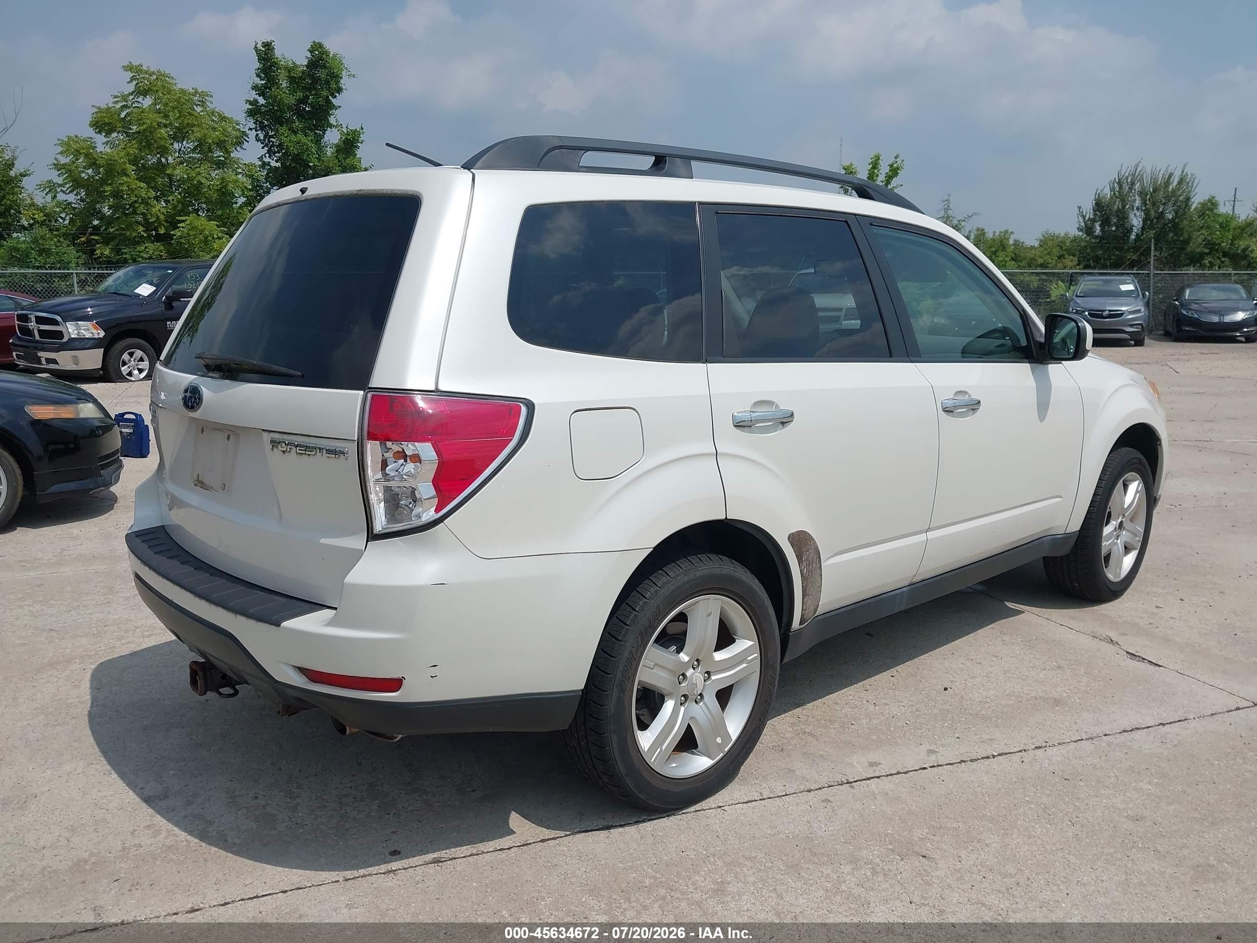 2010 Subaru Forester 2.5x Premium White vin: JF2SH6CC4AH701297
