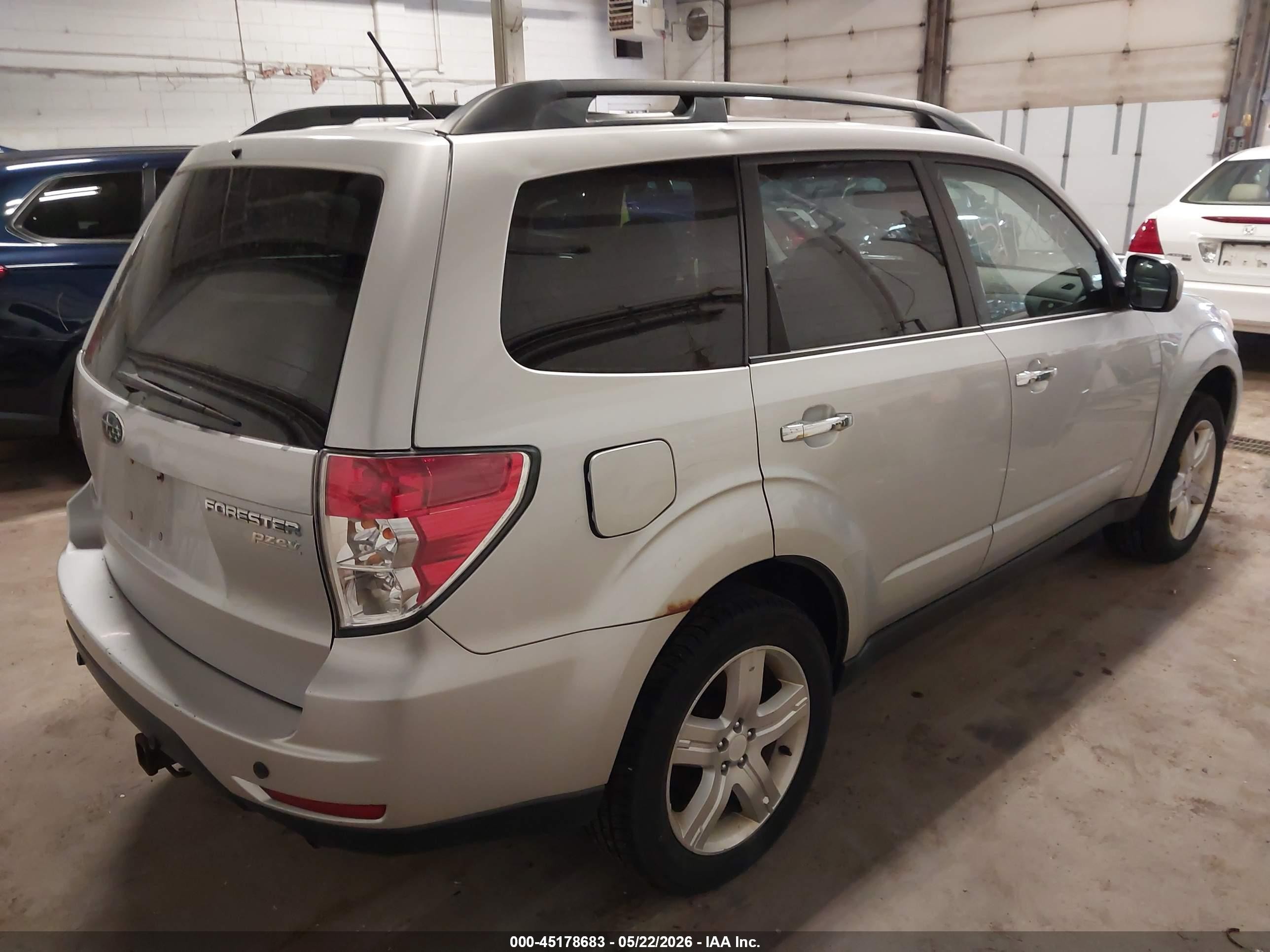 2010 Subaru Forester 2.5x Premium Silver vin: JF2SH6CC4AH742335