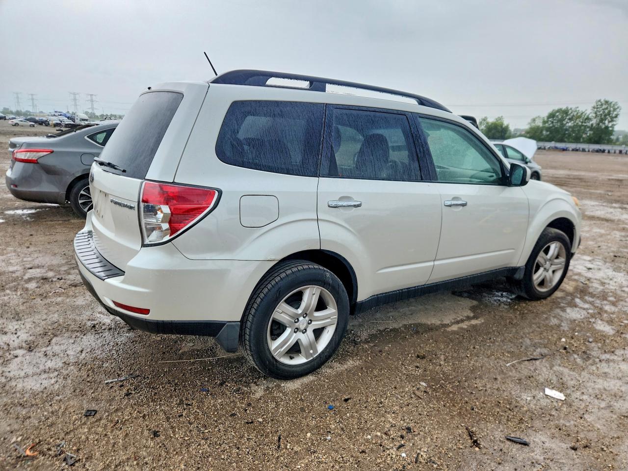 2010 Subaru Forester 2.5x Premium White vin: JF2SH6CC4AH803408
