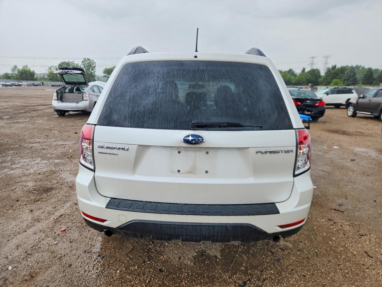 2010 Subaru Forester 2.5x Premium White vin: JF2SH6CC4AH803408