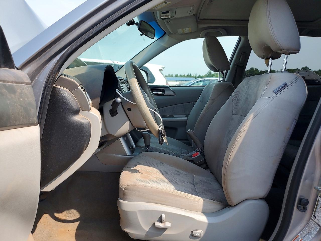 2010 Subaru Forester 2.5x Premium Silver vin: JF2SH6CC4AH804011