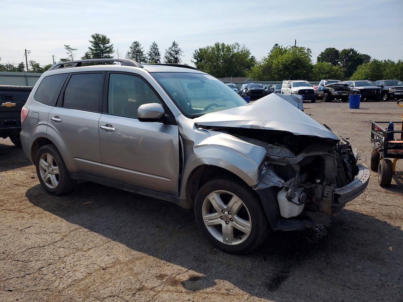 2010 Subaru Forester 2.5x Premium Silver vin: JF2SH6CC4AH804011