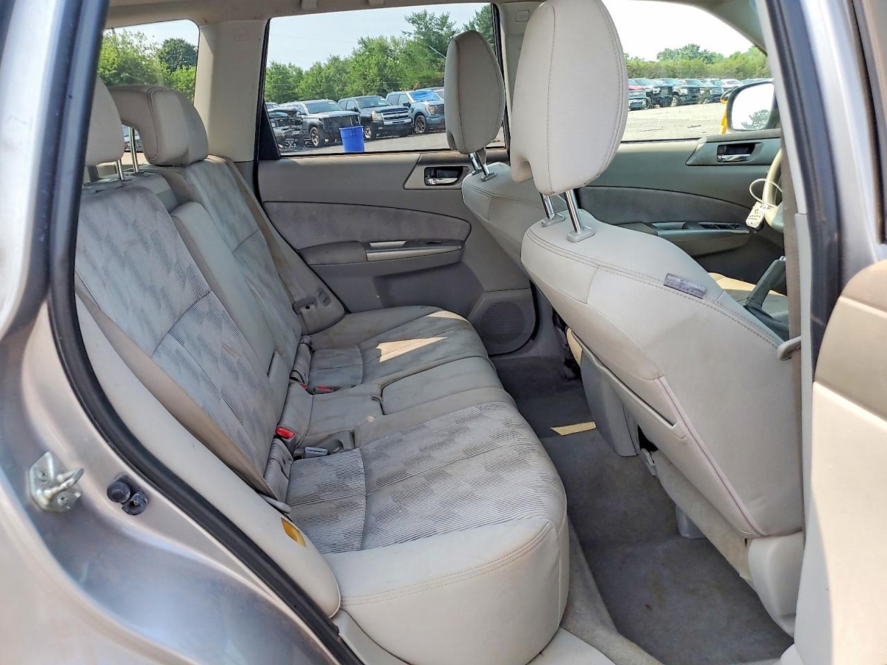 2010 Subaru Forester 2.5x Premium Silver vin: JF2SH6CC4AH804011
