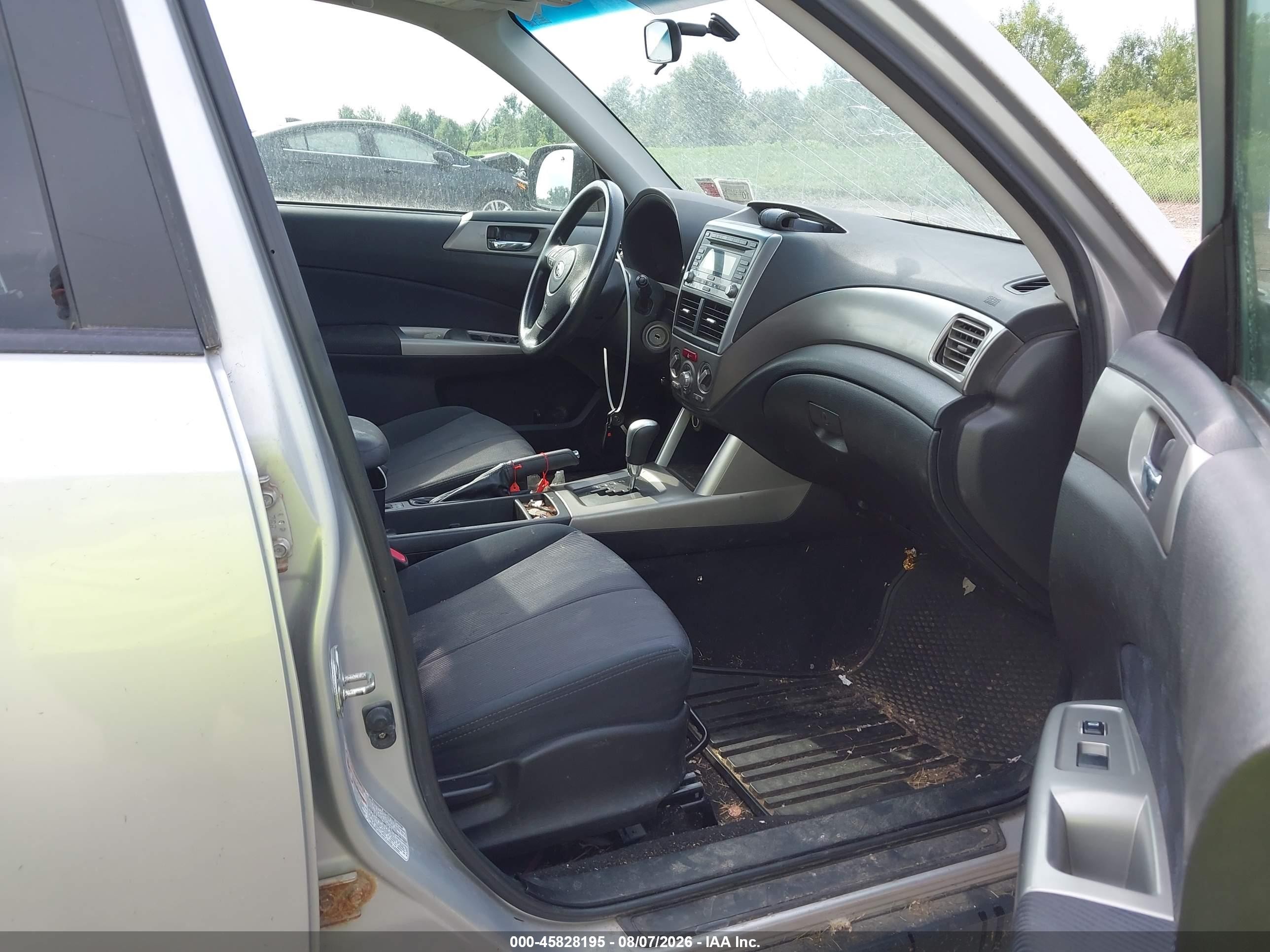 2010 Subaru Forester 2.5x Premium Silver vin: JF2SH6CC5AH719078