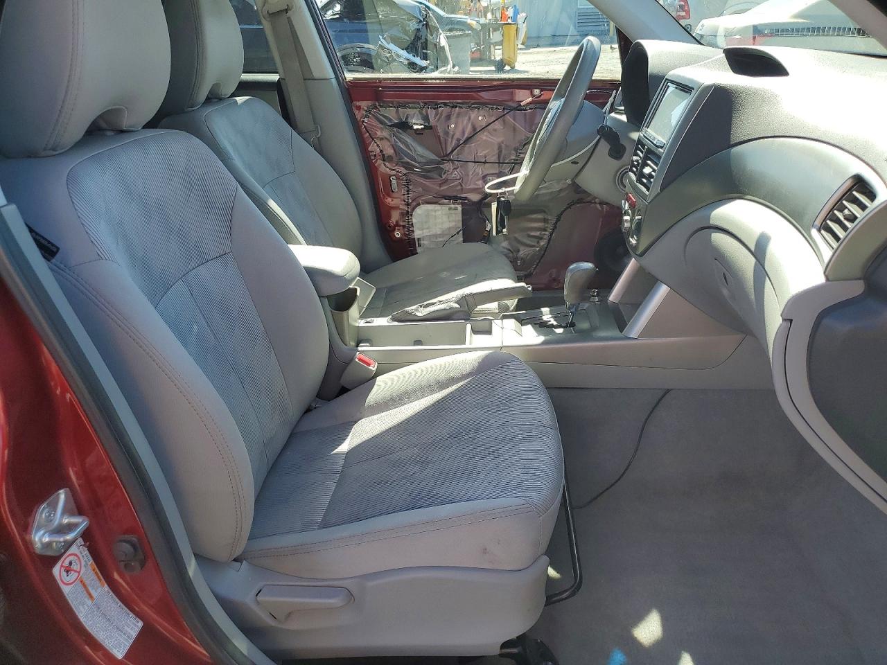 2010 Subaru Forester 2.5x Premium Burgundy vin: JF2SH6CC5AH761492