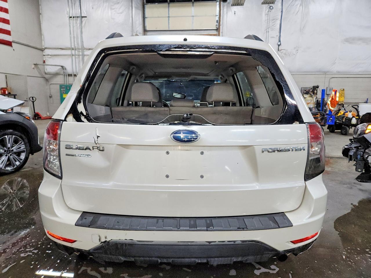 2010 Subaru Forester 2.5x Premium White vin: JF2SH6CC5AH770578