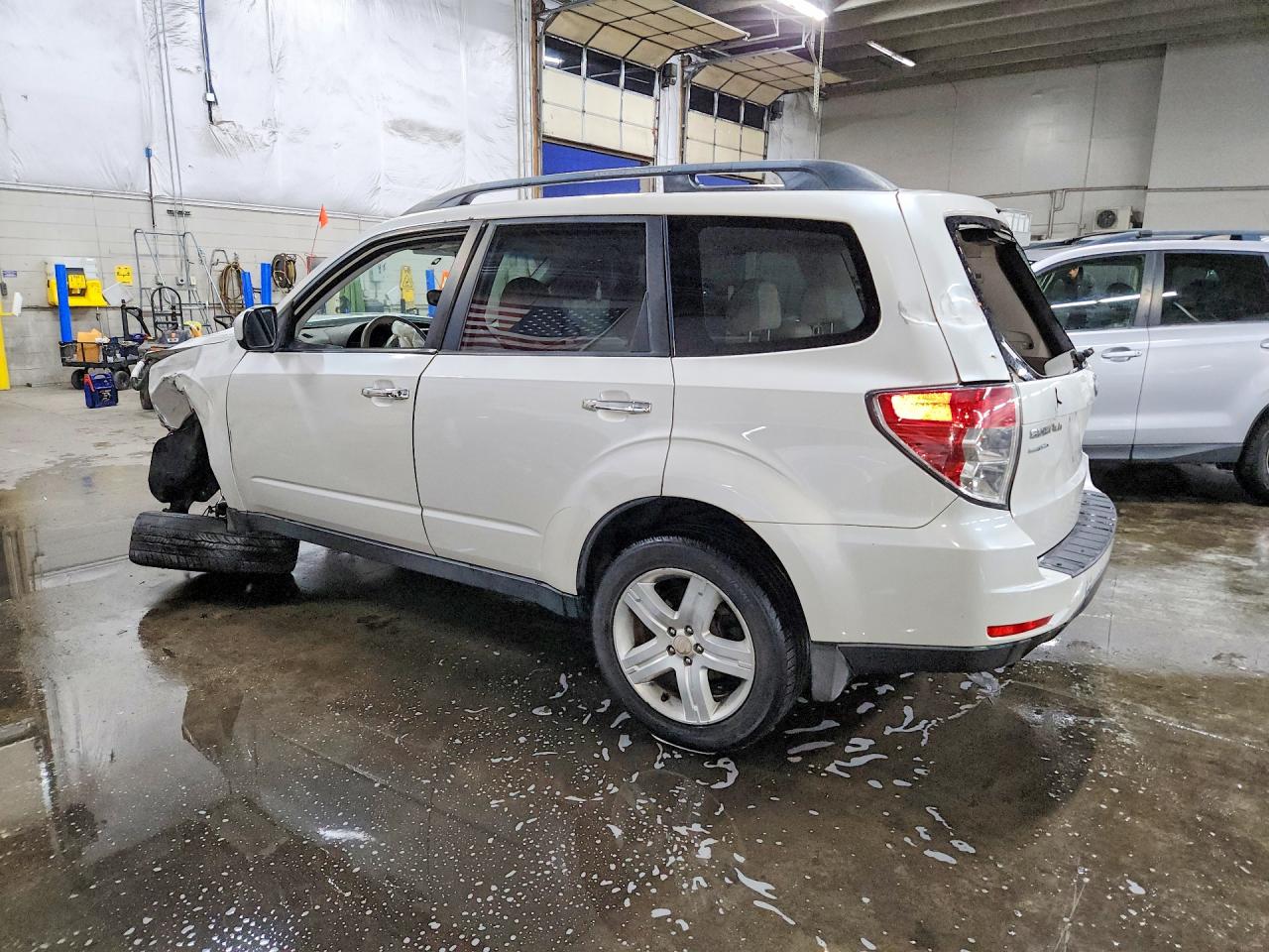 2010 Subaru Forester 2.5x Premium White vin: JF2SH6CC5AH770578