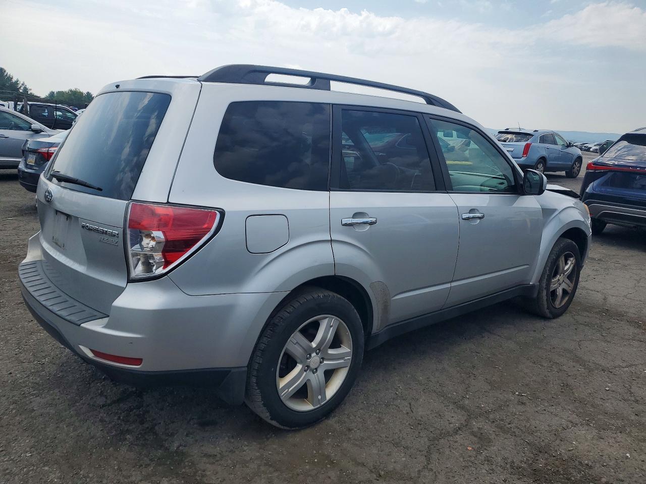 2010 Subaru Forester 2.5x Premium Silver vin: JF2SH6CC5AH778633
