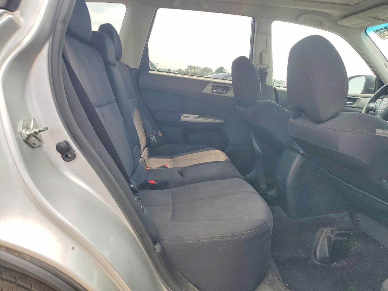 2010 Subaru Forester 2.5x Premium Silver vin: JF2SH6CC5AH778633