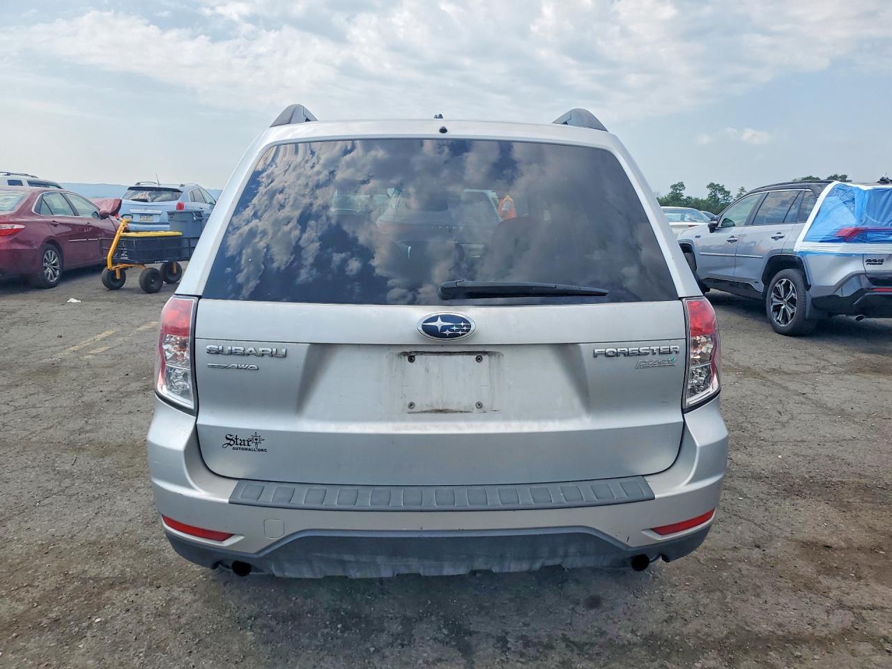 2010 Subaru Forester 2.5x Premium Silver vin: JF2SH6CC5AH778633