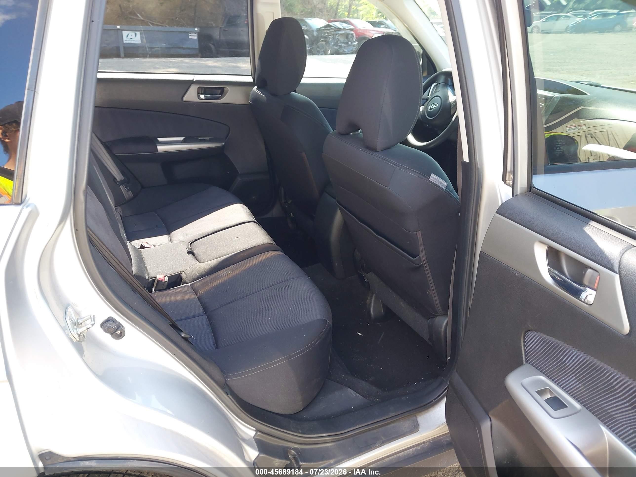 2010 Subaru Forester 2.5x Premium Silver vin: JF2SH6CC5AH902304