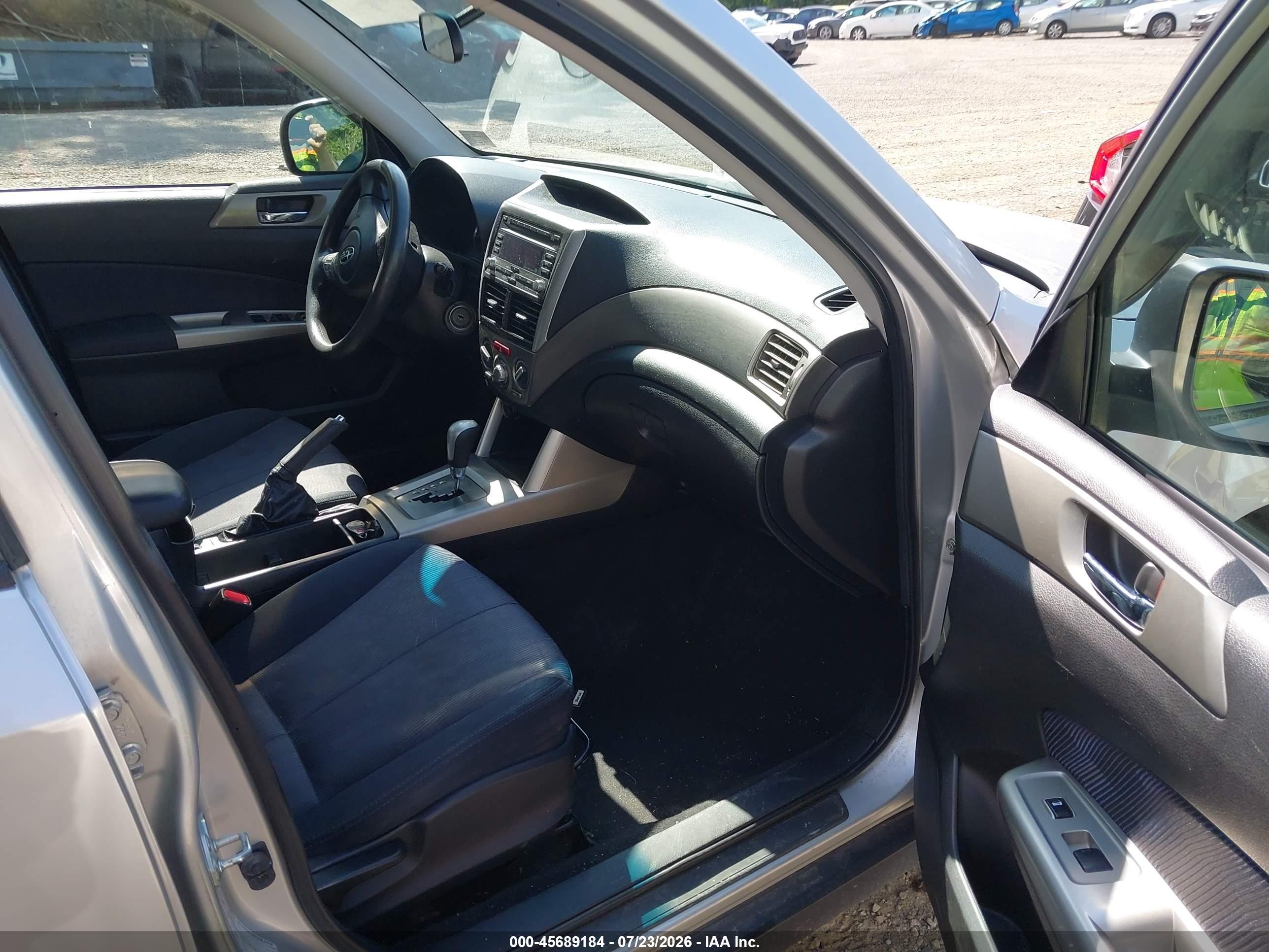 2010 Subaru Forester 2.5x Premium Silver vin: JF2SH6CC5AH902304