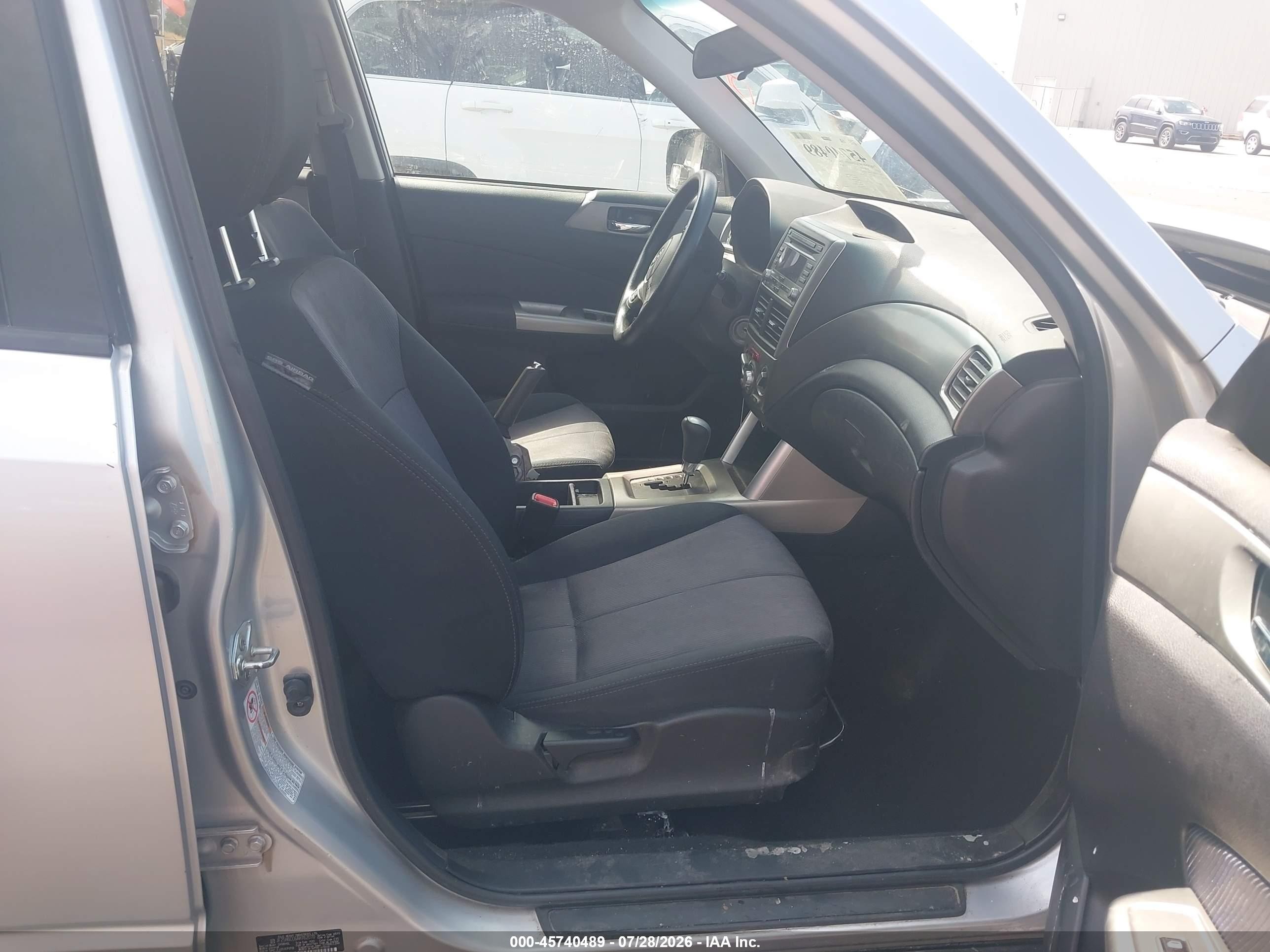 2010 Subaru Forester 2.5x Premium Silver vin: JF2SH6CC6AH762070