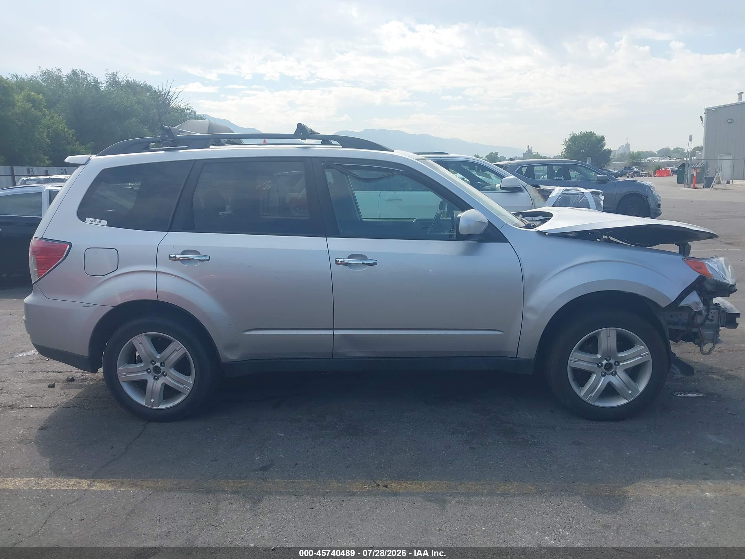 2010 Subaru Forester 2.5x Premium Silver vin: JF2SH6CC6AH762070