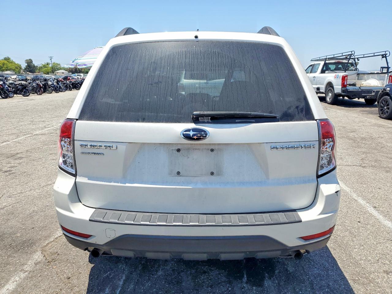 2010 Subaru Forester 2.5x Premium White vin: JF2SH6CC6AH799491