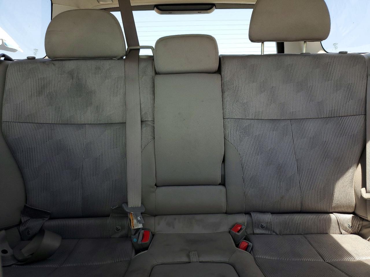 2010 Subaru Forester 2.5x Premium White vin: JF2SH6CC6AH799491