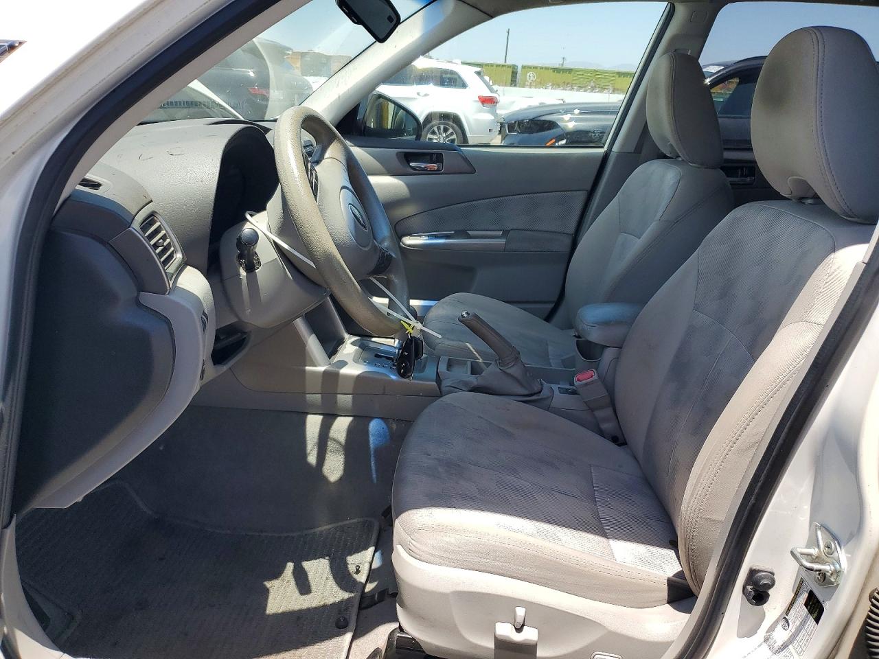 2010 Subaru Forester 2.5x Premium White vin: JF2SH6CC6AH799491