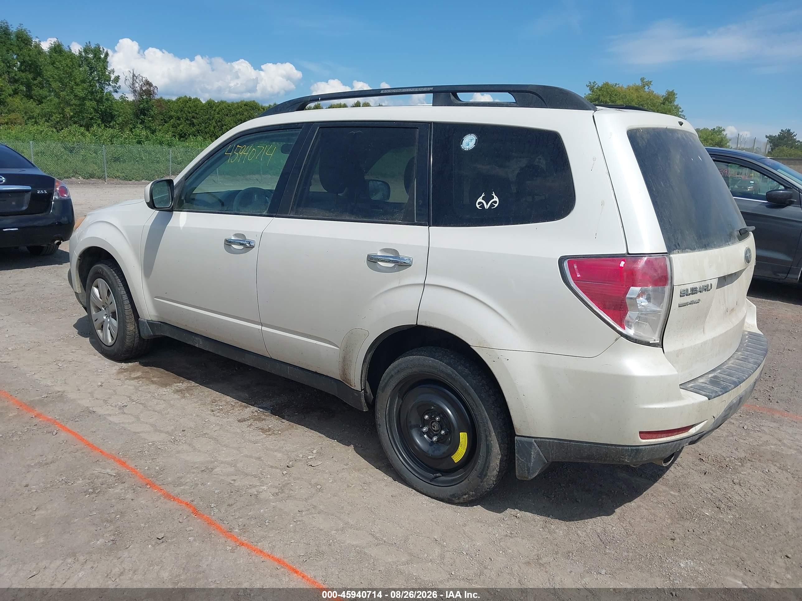 2010 Subaru Forester 2.5x Premium White vin: JF2SH6CC6AH903168