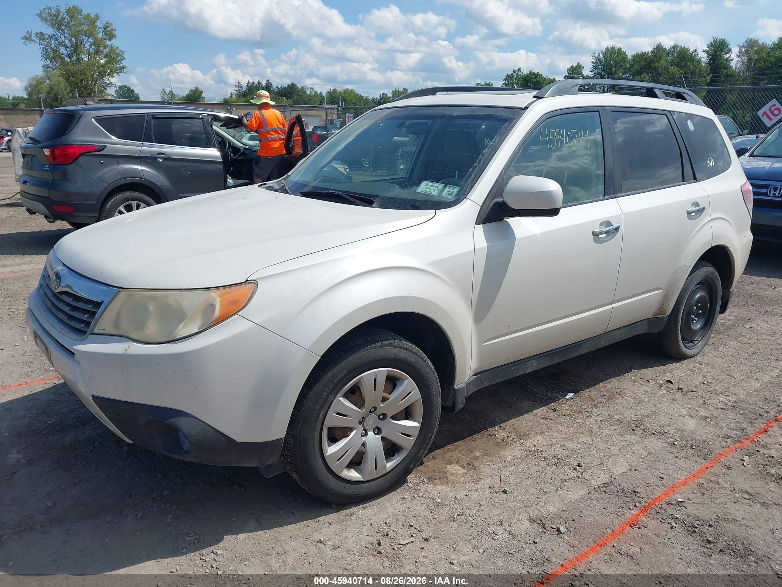 2010 Subaru Forester 2.5x Premium White vin: JF2SH6CC6AH903168