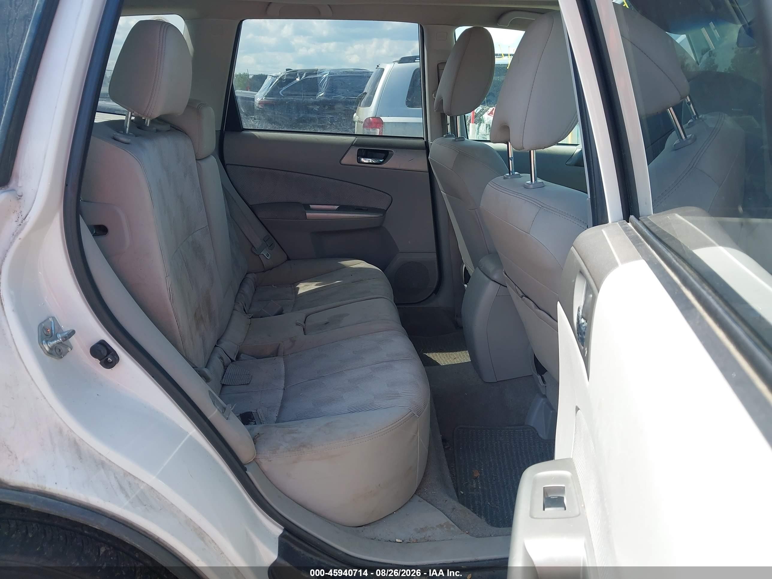 2010 Subaru Forester 2.5x Premium White vin: JF2SH6CC6AH903168