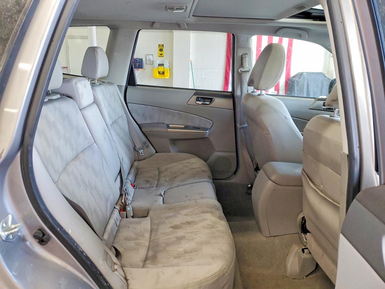 2010 Subaru Forester 2.5x Premium Silver vin: JF2SH6CC7AH709264