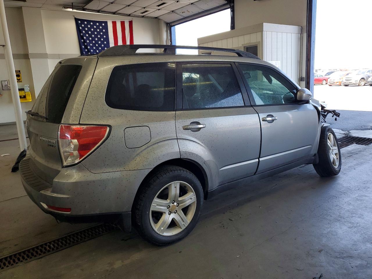 2010 Subaru Forester 2.5x Premium Silver vin: JF2SH6CC7AH709264