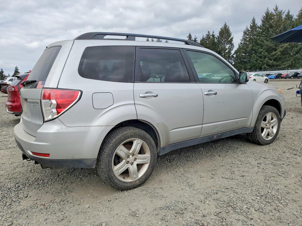 2010 Subaru Forester Silver vin: JF2SH6CC7AH720992