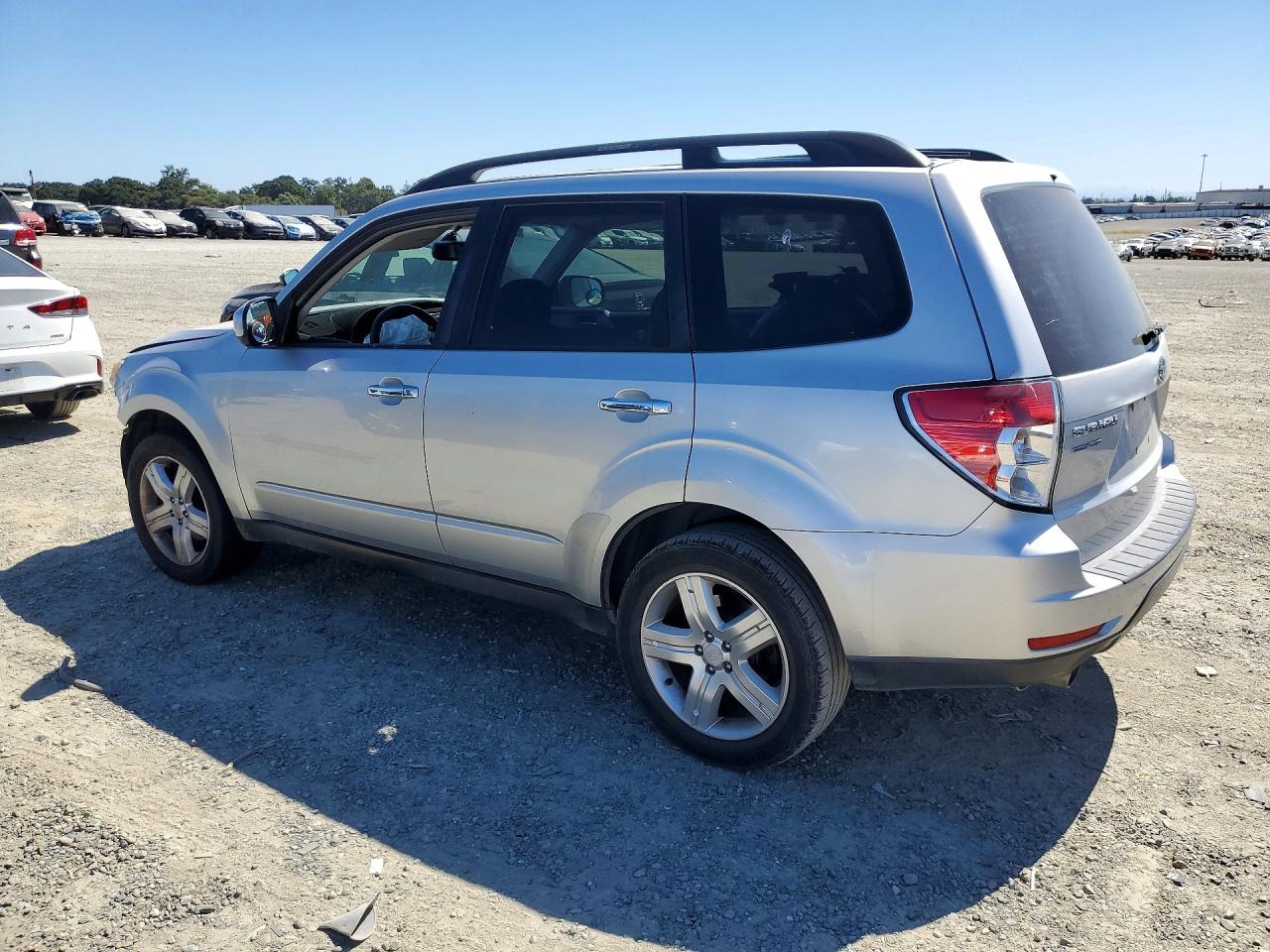 2010 Subaru Forester 2.5x Premium Silver vin: JF2SH6CC7AH733421