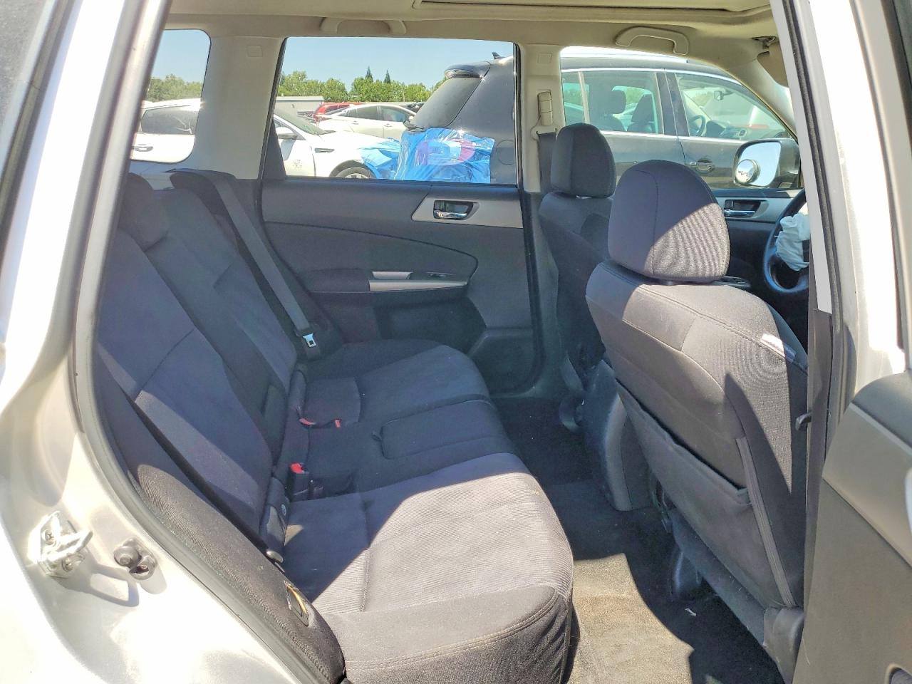 2010 Subaru Forester 2.5x Premium Silver vin: JF2SH6CC7AH733421