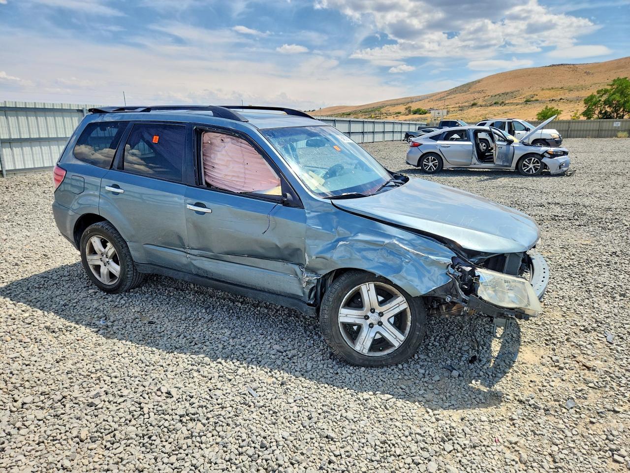 2010 Subaru Forester 2.5x Premium Blue vin: JF2SH6CC7AH771666