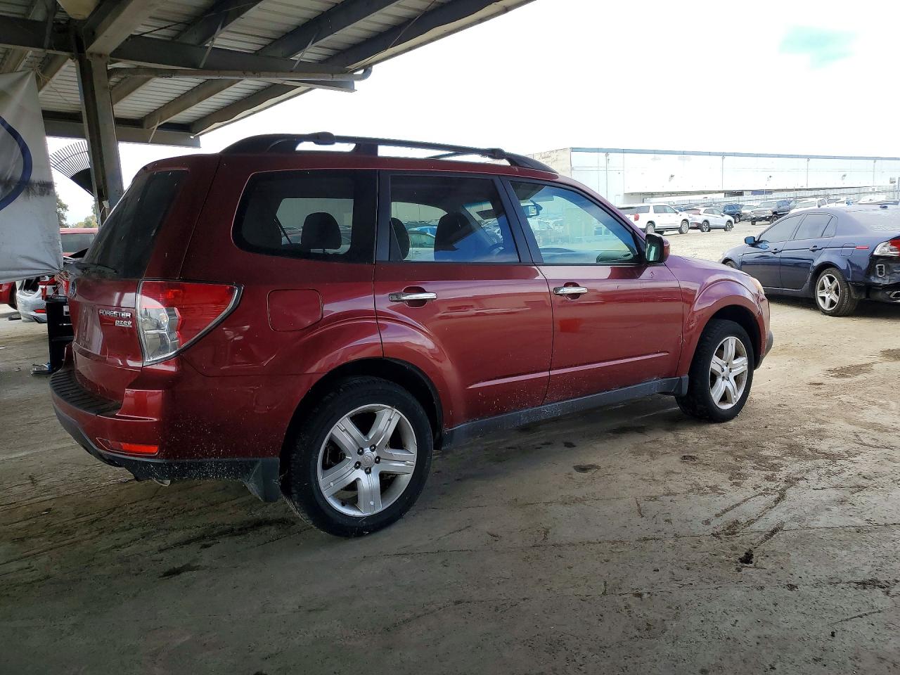 2010 Subaru Forester 2.5x Premium Burgundy vin: JF2SH6CC7AH786409