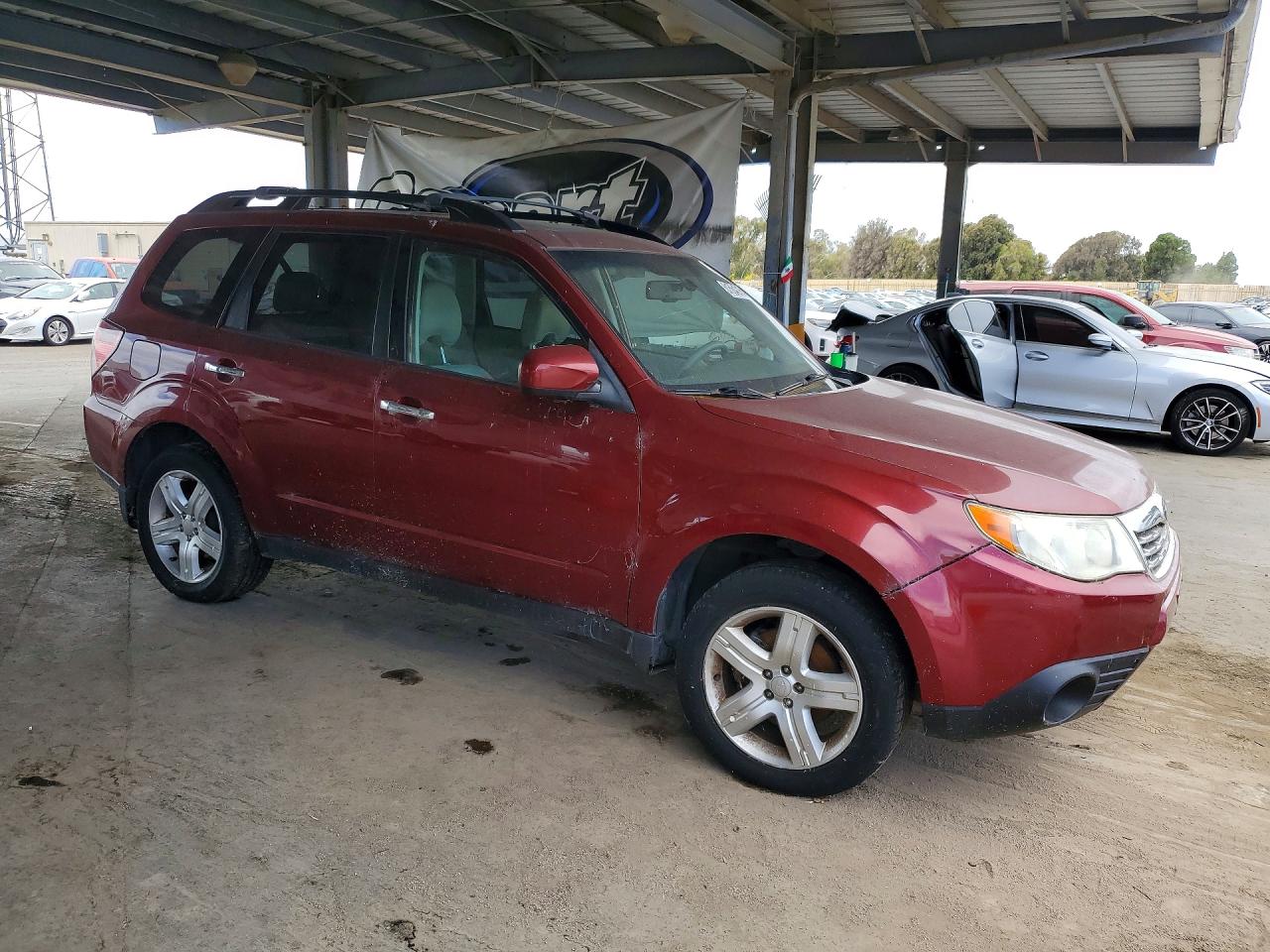 2010 Subaru Forester 2.5x Premium Burgundy vin: JF2SH6CC7AH786409