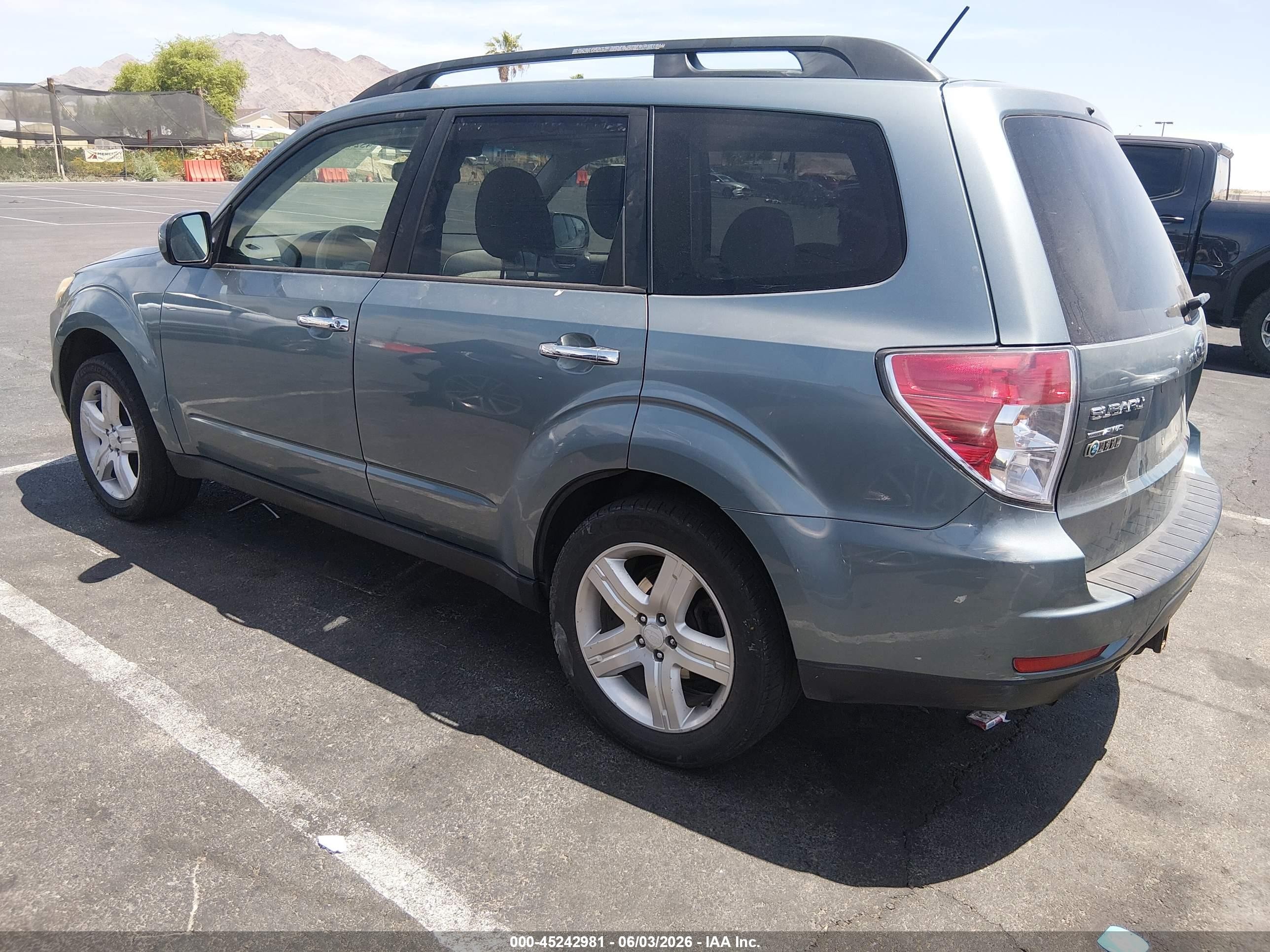 2010 Subaru Forester 2.5x Premium Turquoise vin: JF2SH6CC8AG762335