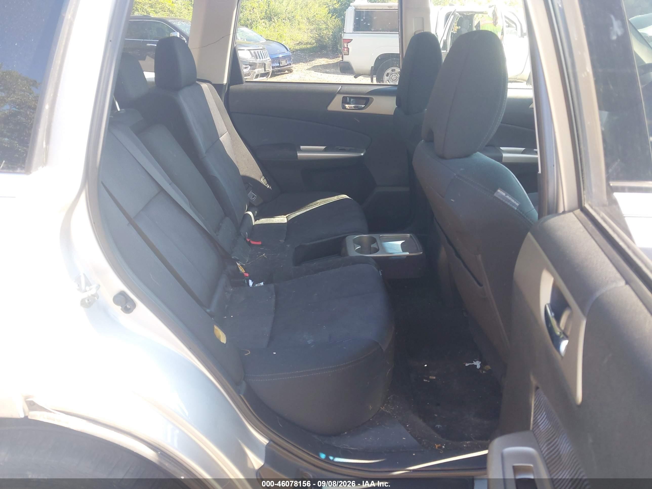 2010 Subaru Forester 2.5x Premium Серебряный vin: JF2SH6CC8AH716868