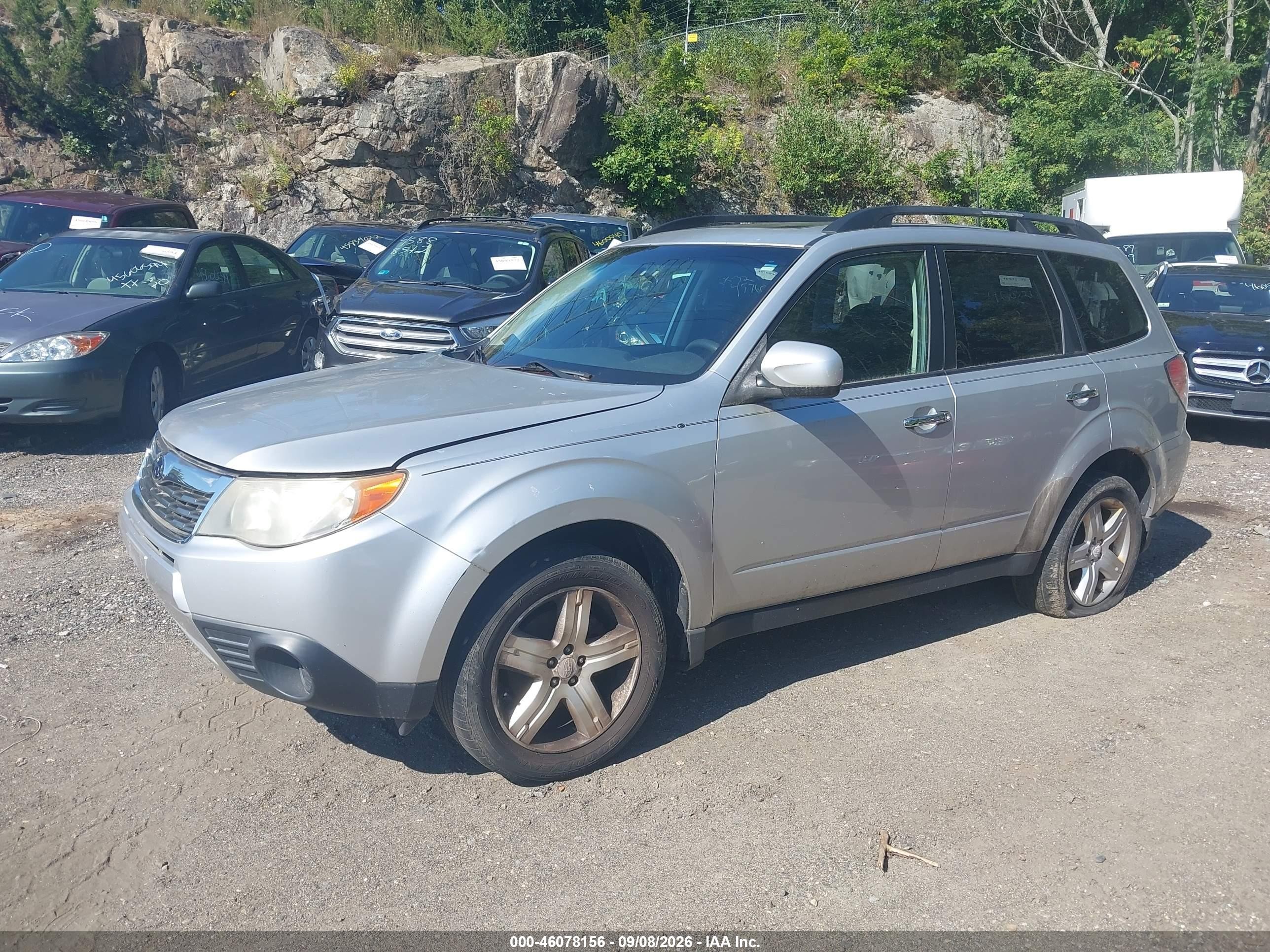 2010 Subaru Forester 2.5x Premium Серебряный vin: JF2SH6CC8AH716868