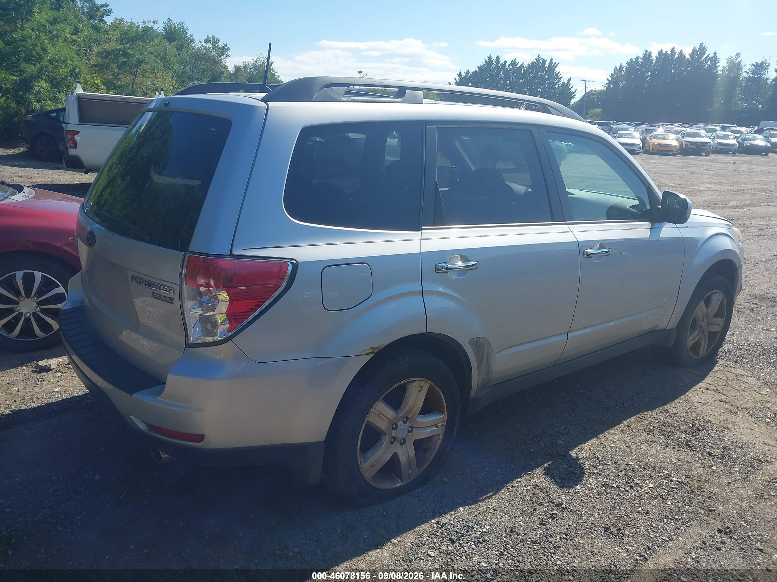 2010 Subaru Forester 2.5x Premium Серебряный vin: JF2SH6CC8AH716868