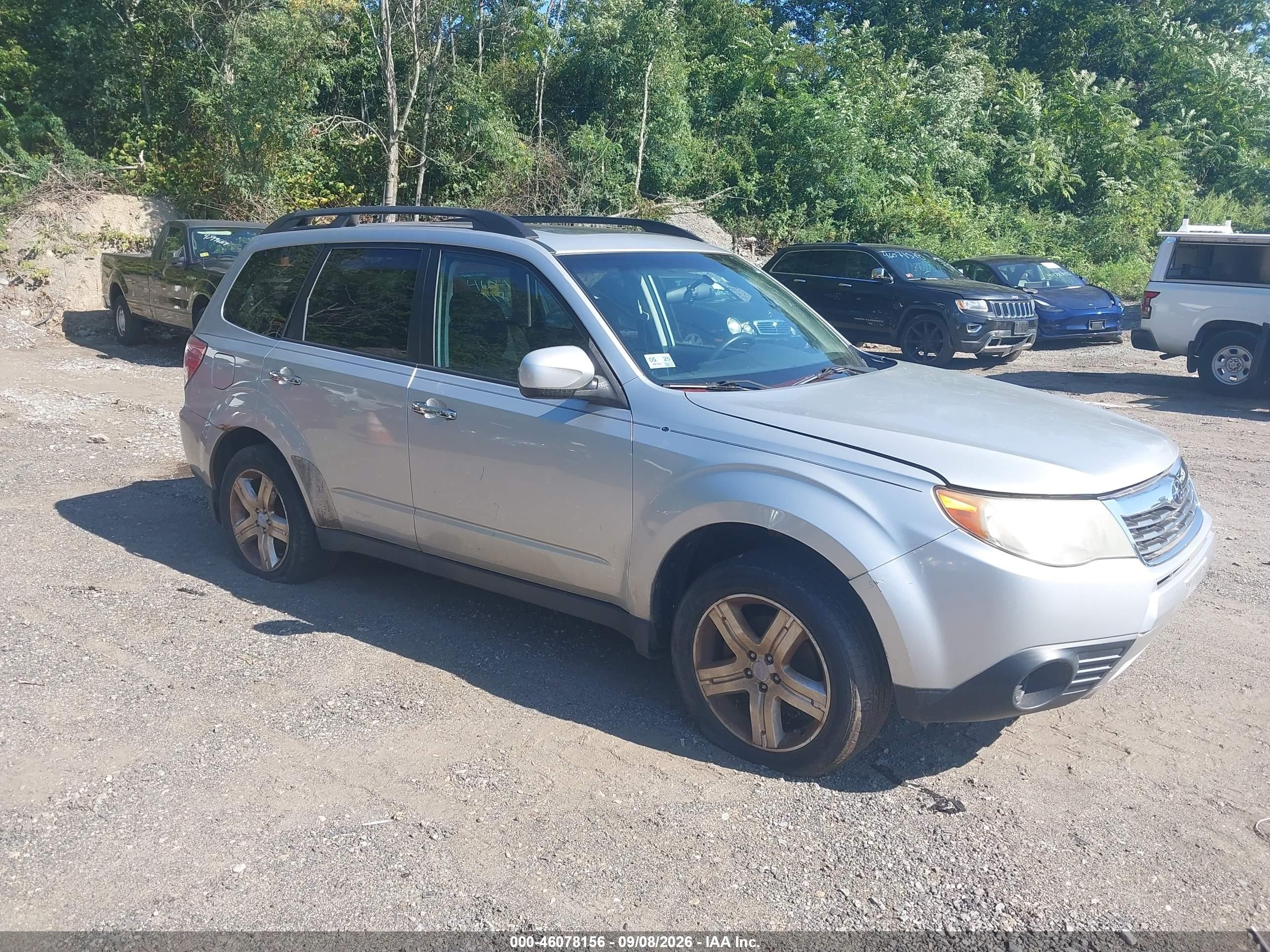 2010 Subaru Forester 2.5x Premium Silver vin: JF2SH6CC8AH716868