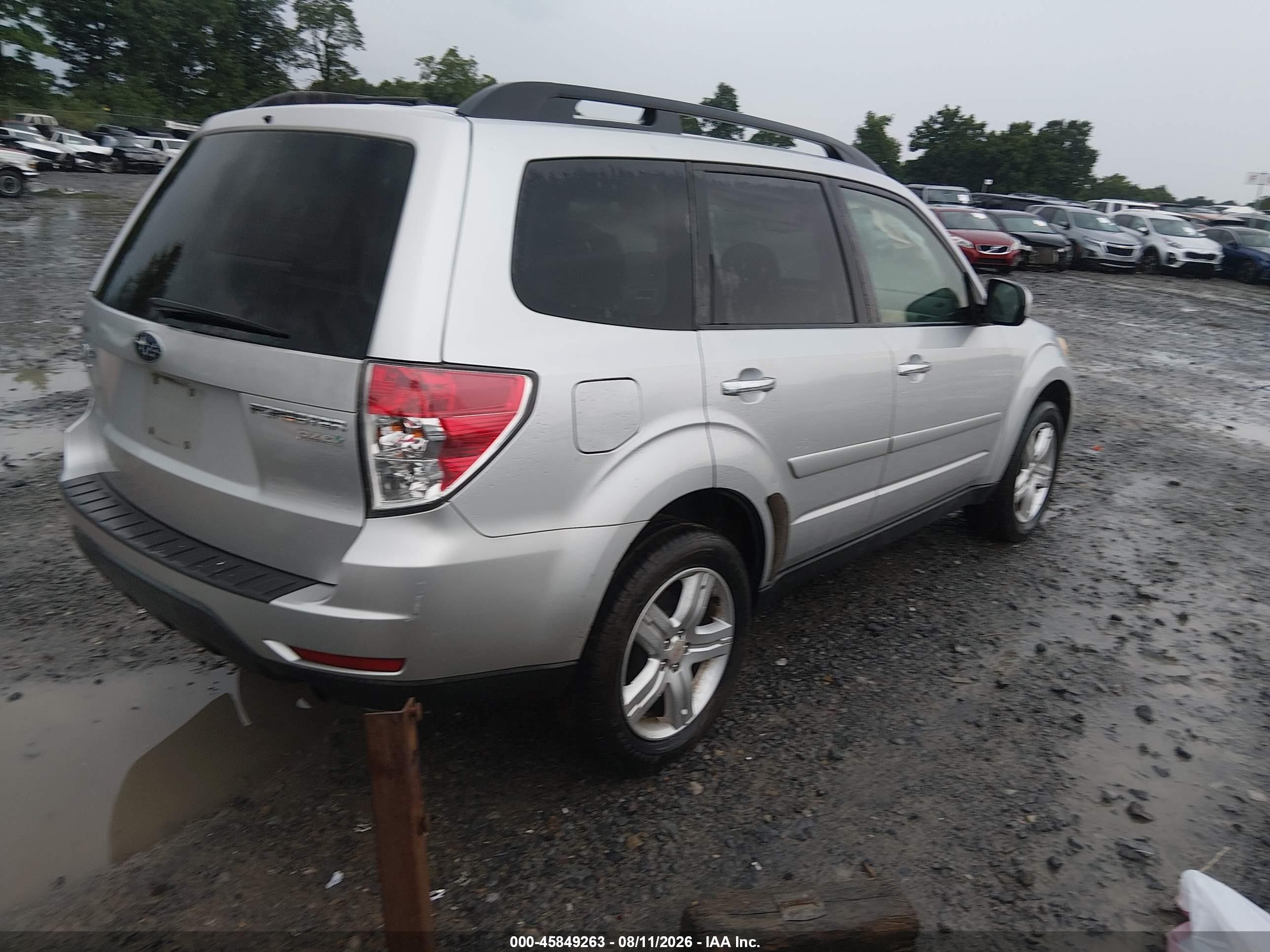 2010 Subaru Forester 2.5x Premium Серебряный vin: JF2SH6CC8AH731175