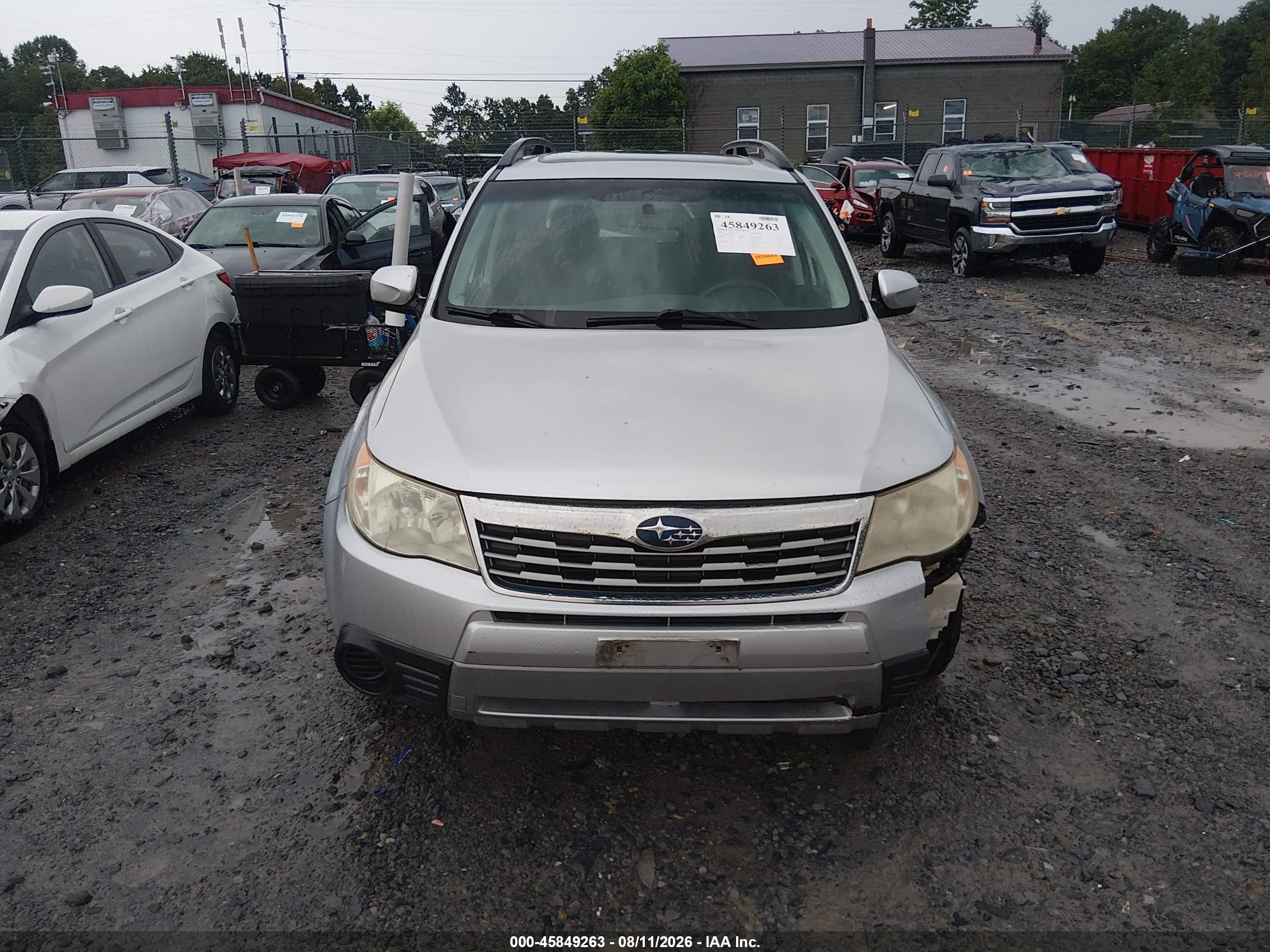 2010 Subaru Forester 2.5x Premium Серебряный vin: JF2SH6CC8AH731175